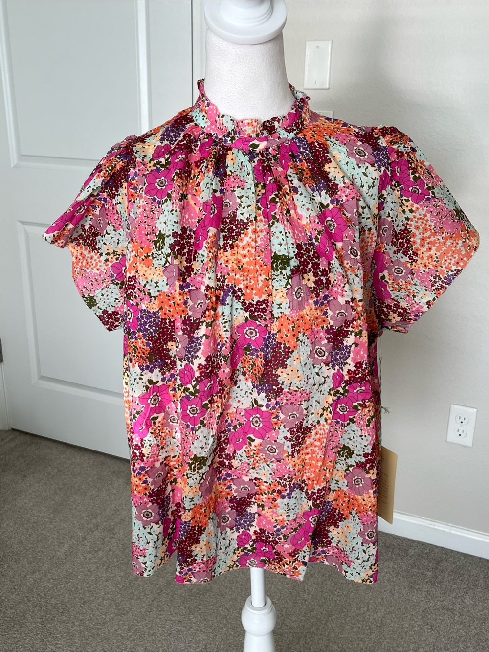 NWT Trovata Pink Multi Floral Flutter Sleeve Blouse Size Large